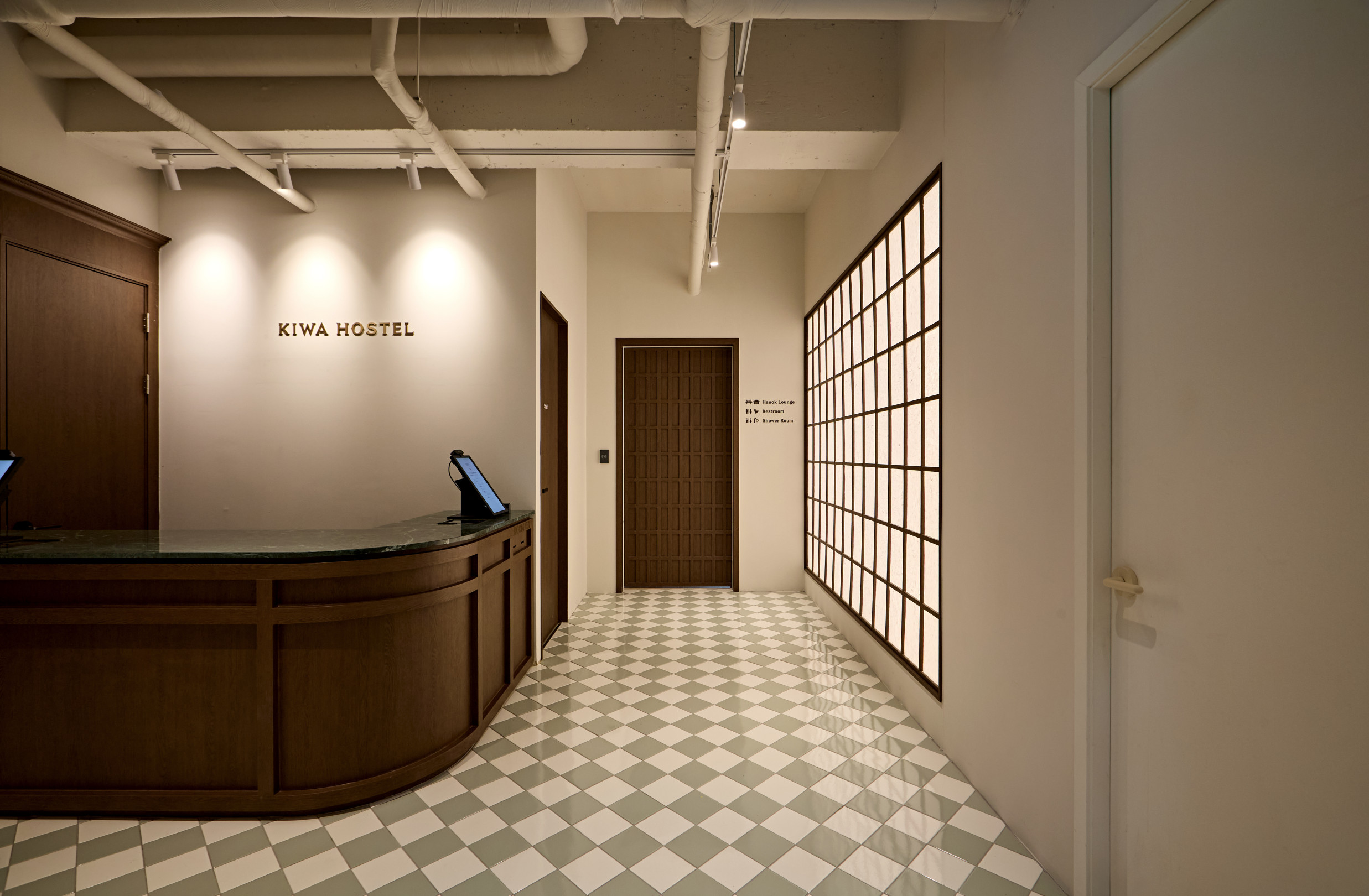 Secure Entry and Exit 이미지